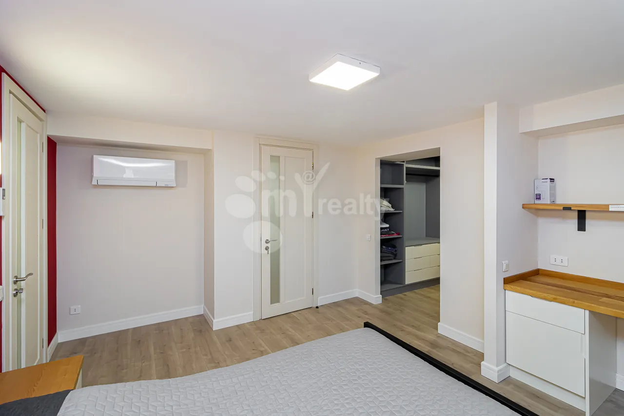 3 bedroom apartment for rent Antarayin St, Center Yerevan, 161496