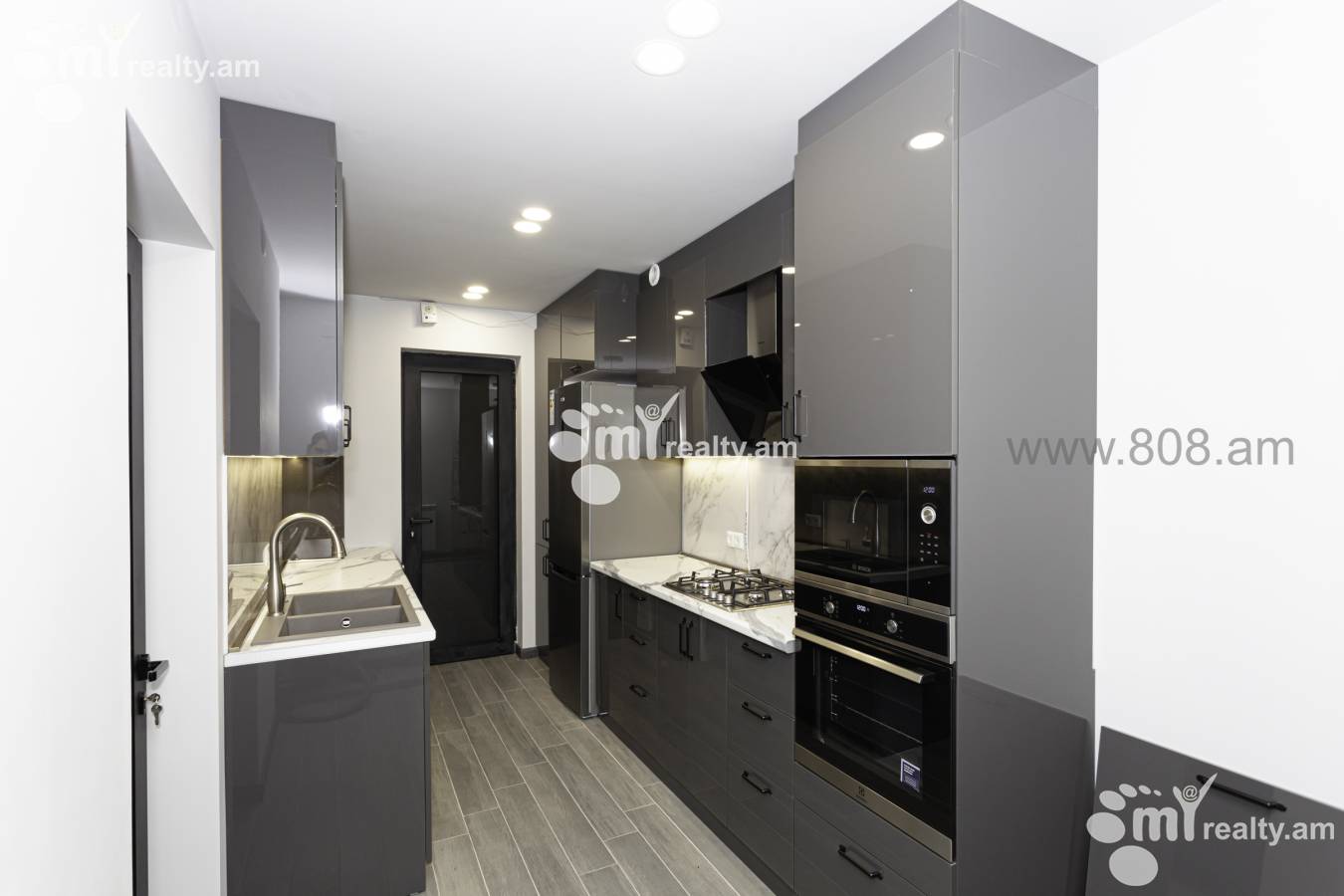 2 սենյականոց բնակարան  Մաշտոցի պող, Կենտրոն Երևան, 126469