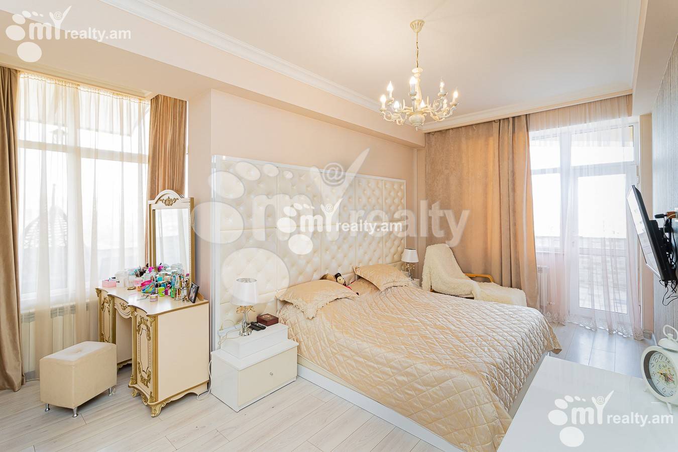 3 սենյականոց բնակարան  Ծիծեռնակաբերդի խճուղի, Կենտրոն Երևան, 135265