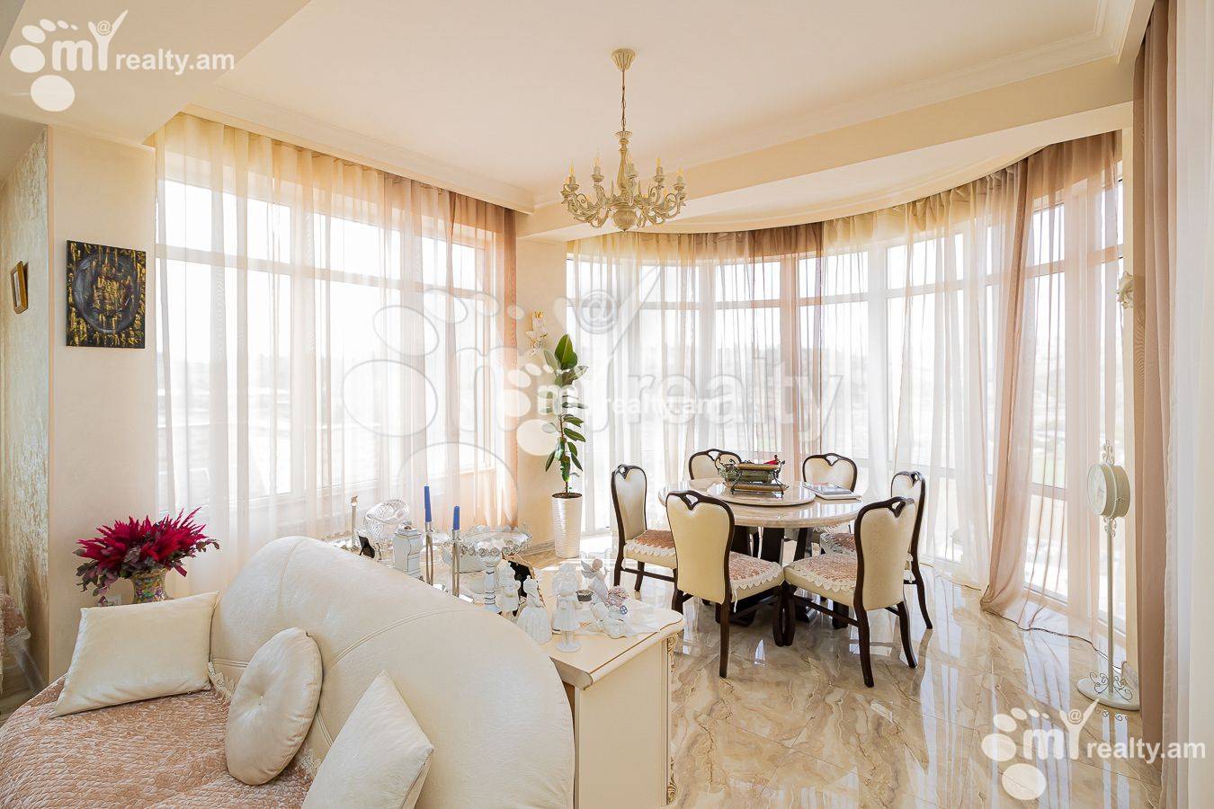 3 սենյականոց բնակարան  Ծիծեռնակաբերդի խճուղի, Կենտրոն Երևան, 135265