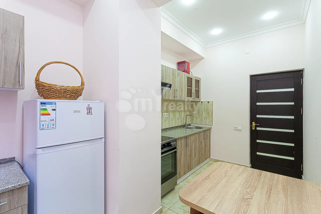 3 bedroom apartment for rent خیابان آدونس, عربگیر ایروان, 161486