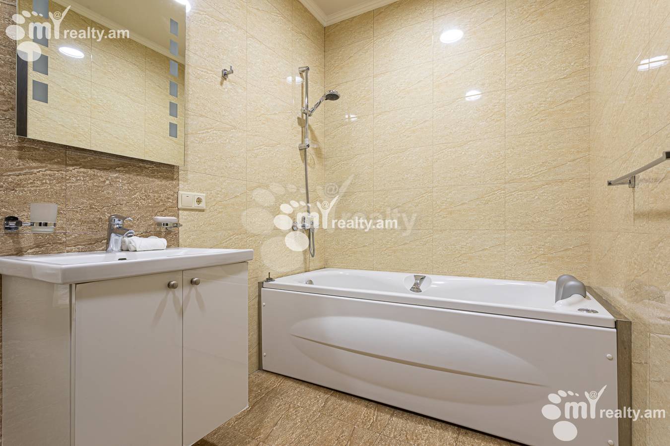 3 bedroom apartment for rent Aram St, Center Yerevan, 156276