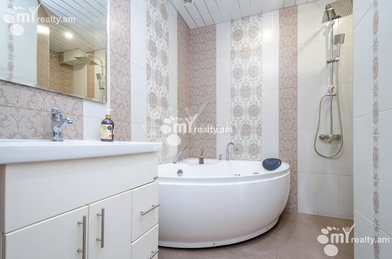 3 bedroom apartment for rent Koghbatsi St, Center Yerevan, 153193