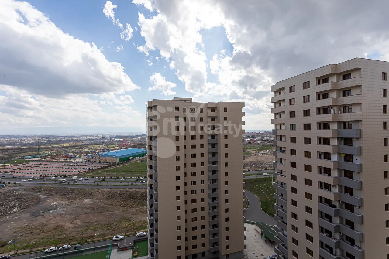 4 սենյականոց բնակարան  Մ․ Մելքոնյան փող, Կենտրոն Երևան, 160108