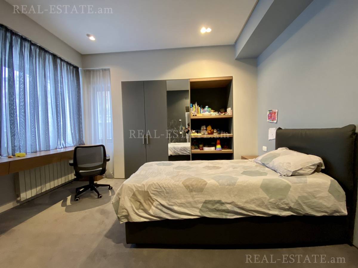 Купить 4 комнатную квартиру Антараин ул, Центр Ереван, 107579