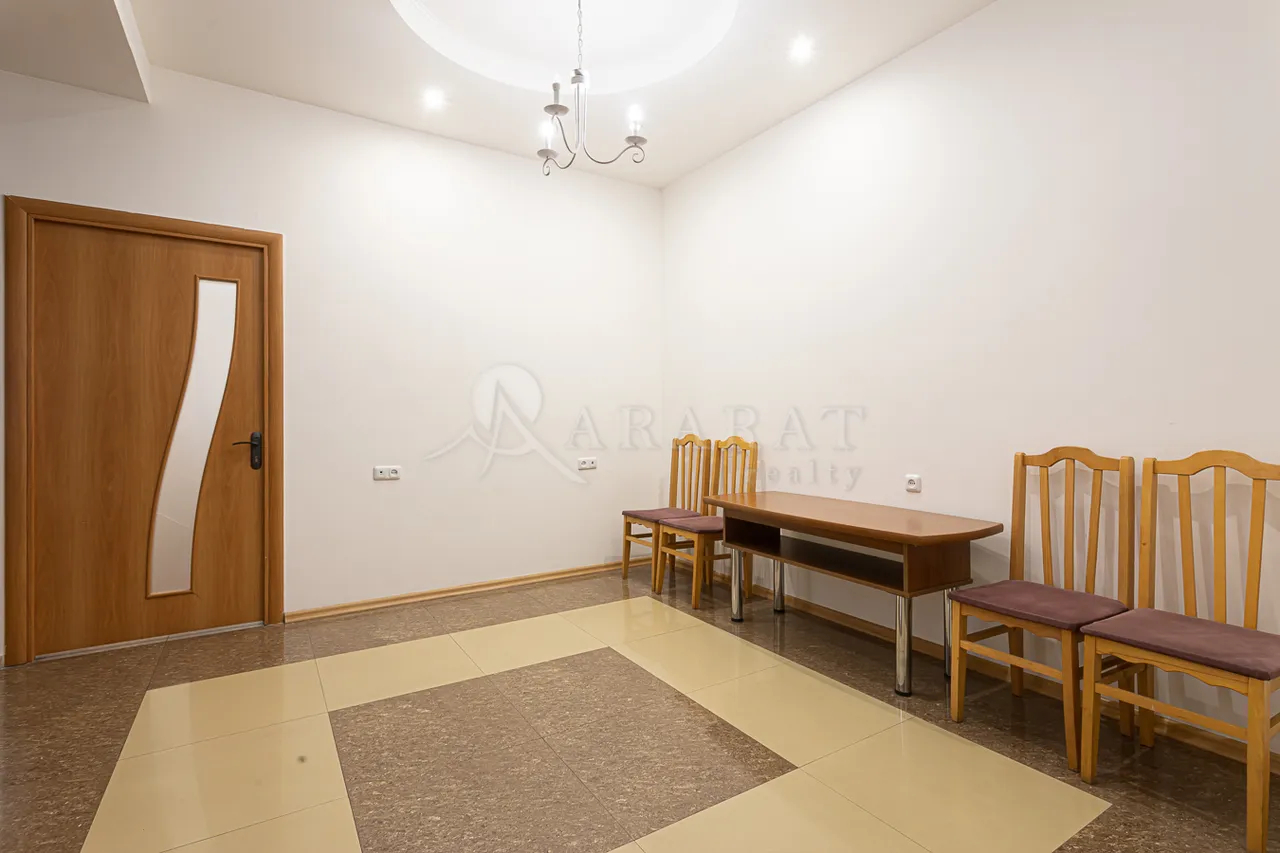 3 սենյականոց բնակարան  Հյուսիսային պող, Կենտրոն Երևան, 157971