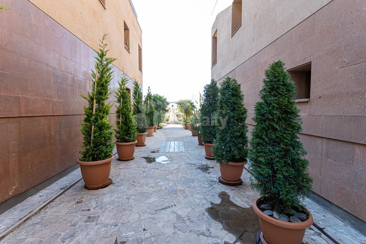 3 bedroom apartment for rent Antarayin St, Center Yerevan, 159001