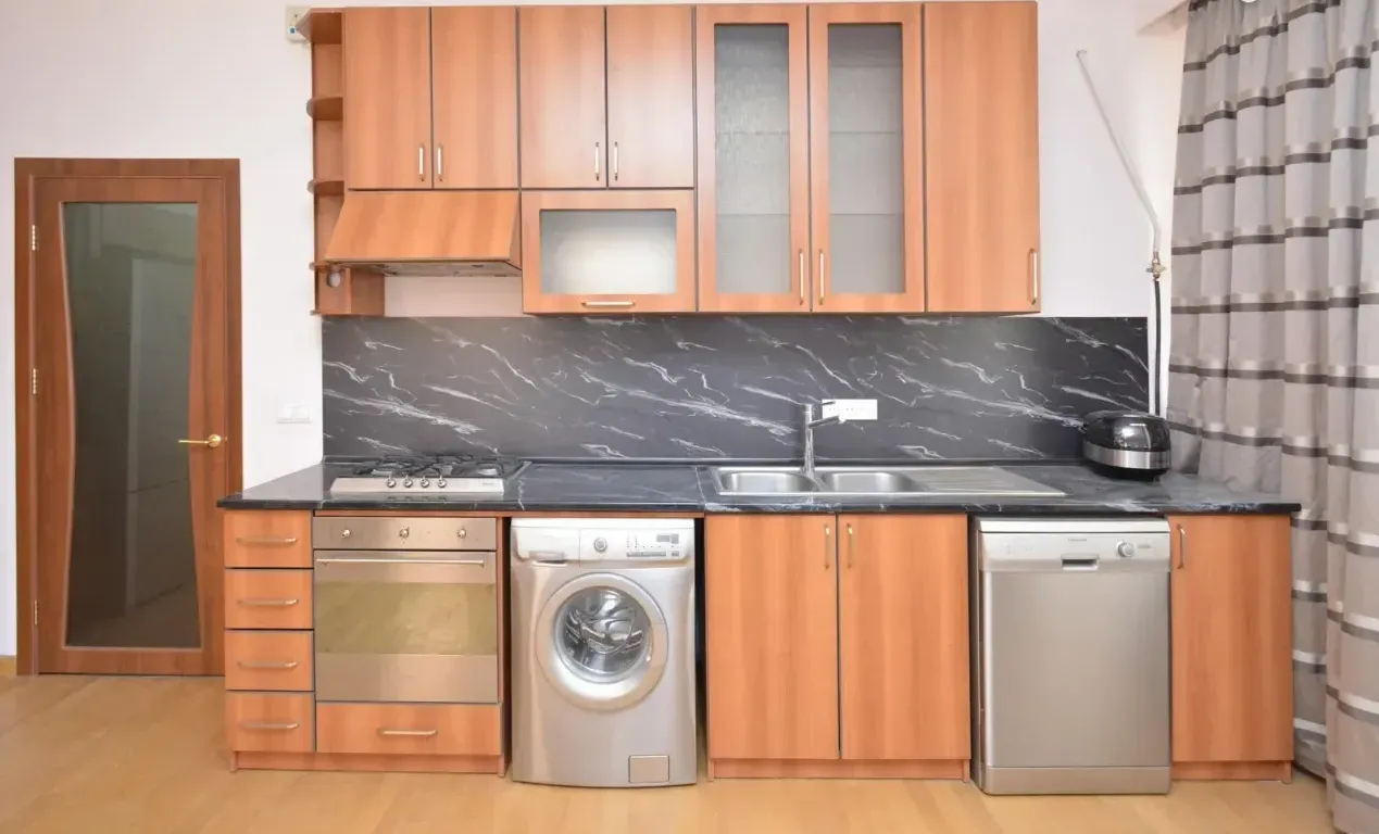 3 bedroom apartment for sale خیابان هامباردزومیان, عربگیر ایروان, 161889