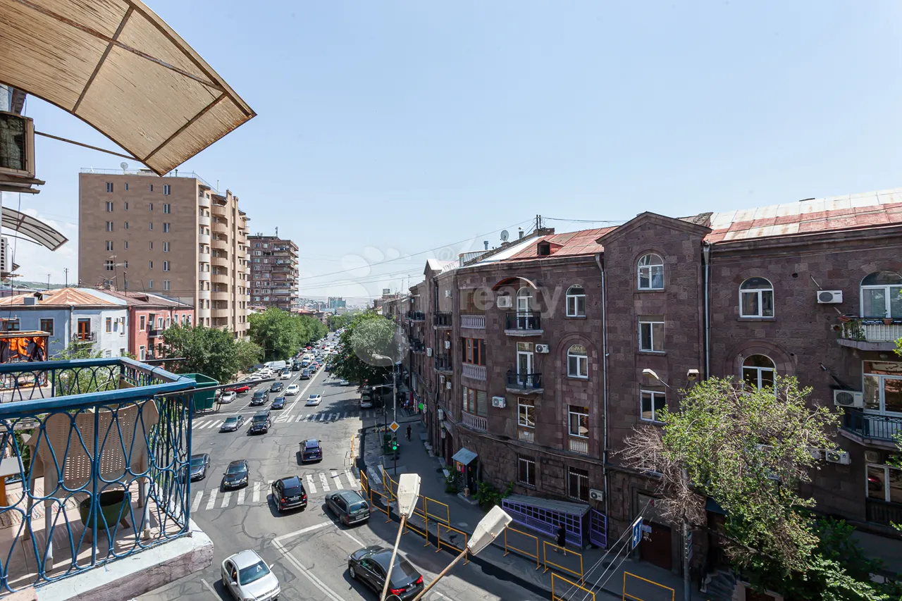 Снять 3 комнатную квартиру Паронян ул, Центр Ереван, 157956