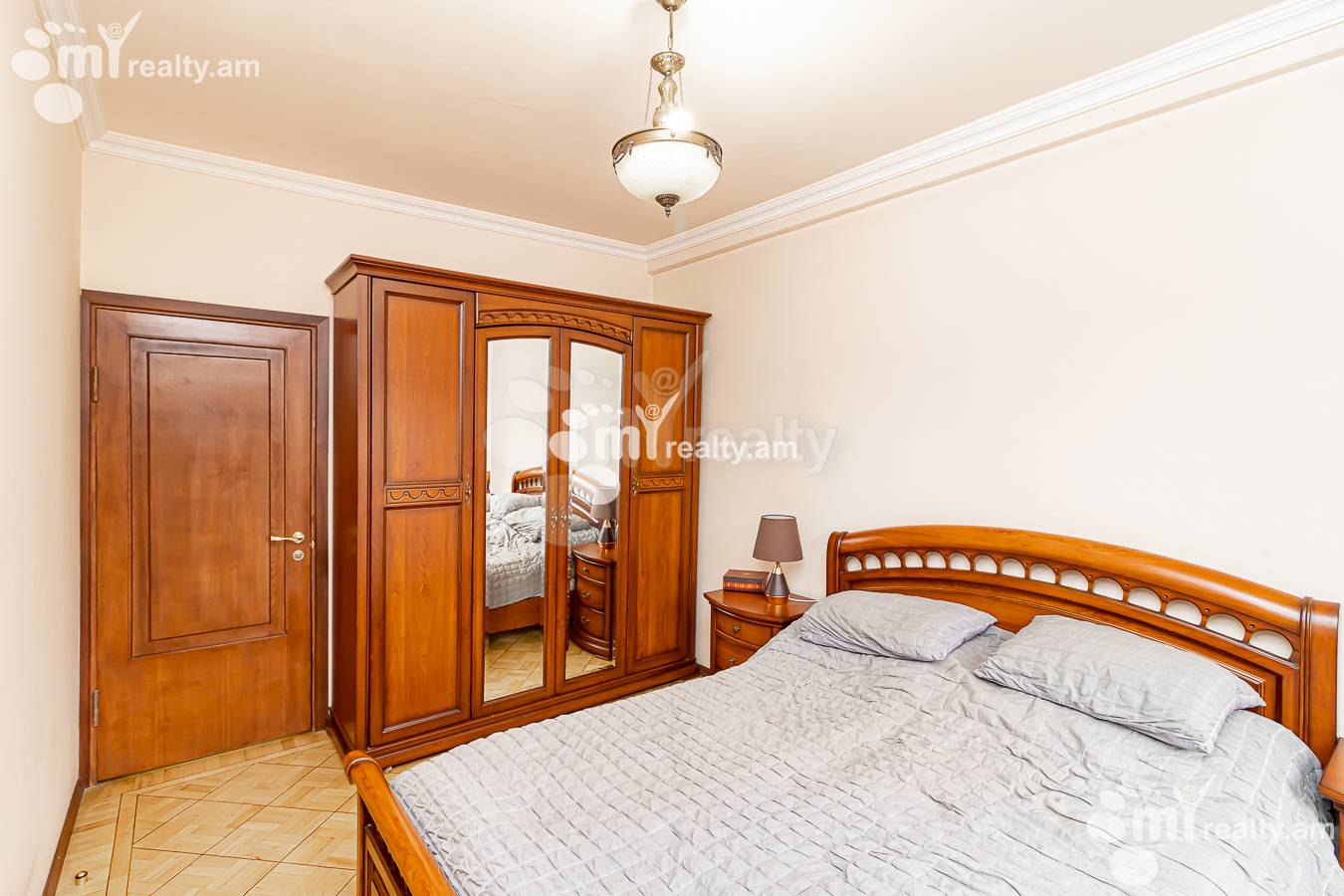 3 սենյականոց բնակարան  Ե. Քոչար փող, Կենտրոն Երևան, 143637