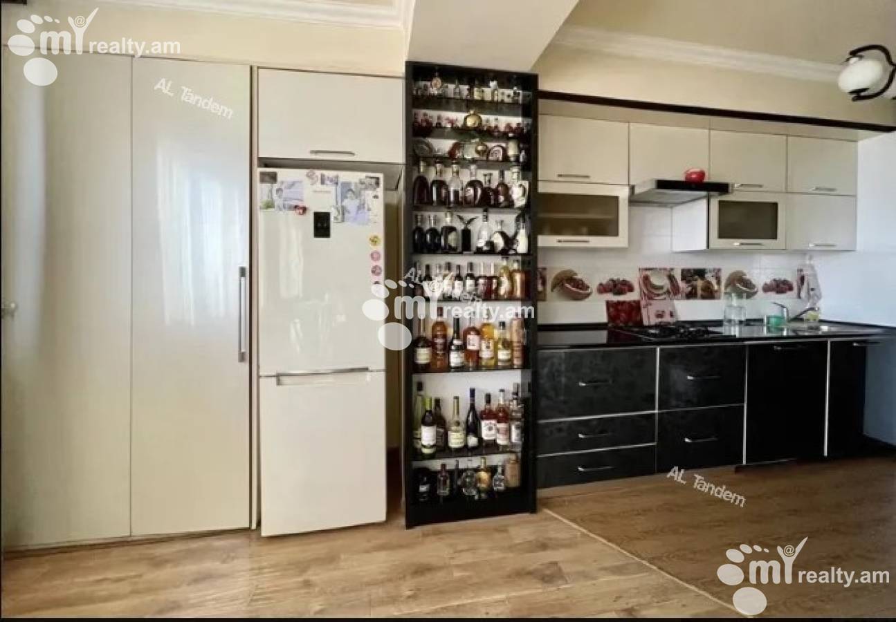 3 սենյականոց բնակարան  Սարյան փող, Կենտրոն Երևան, 149851