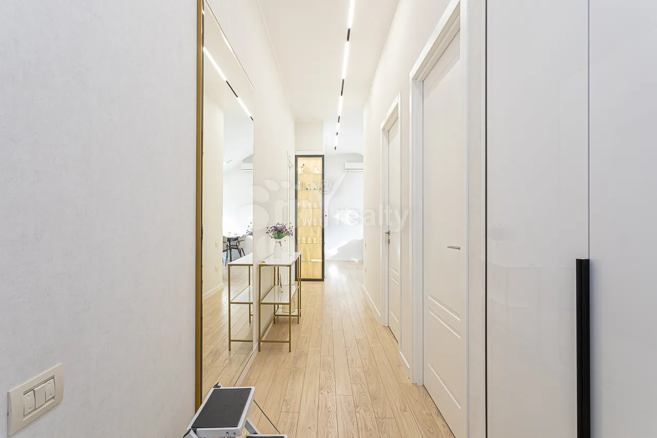 3 bedroom apartment for sale Aram St, Center Yerevan, 159472