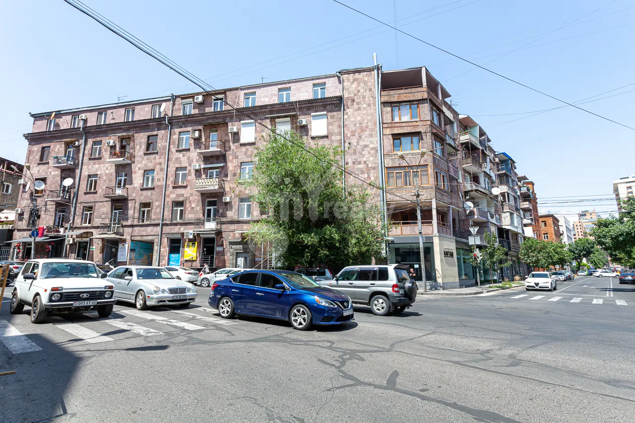 3 սենյականոց բնակարան վարձով Պարոնյան փող, Կենտրոն Երևան, 157956