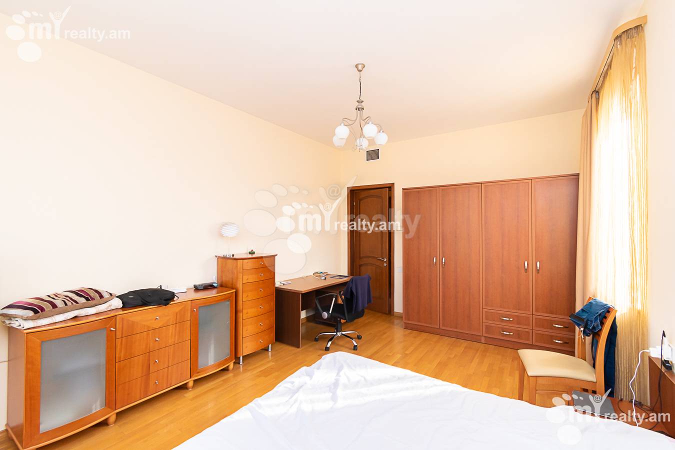 2 bedroom apartment for sale خیابان پارونیان, مرکز شهر ایروان, 140105