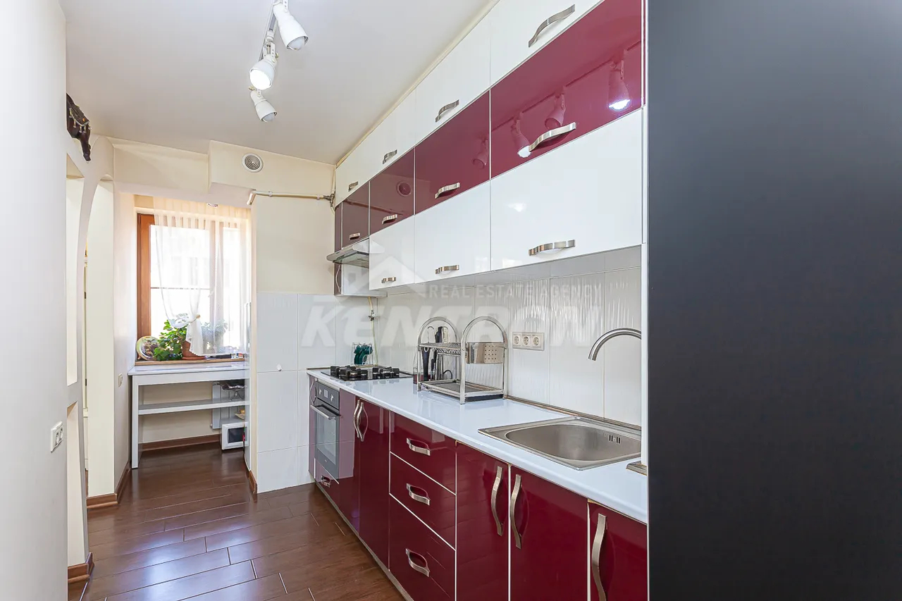4 bedroom apartment for sale Nalbandyan St, Center Yerevan, 158809