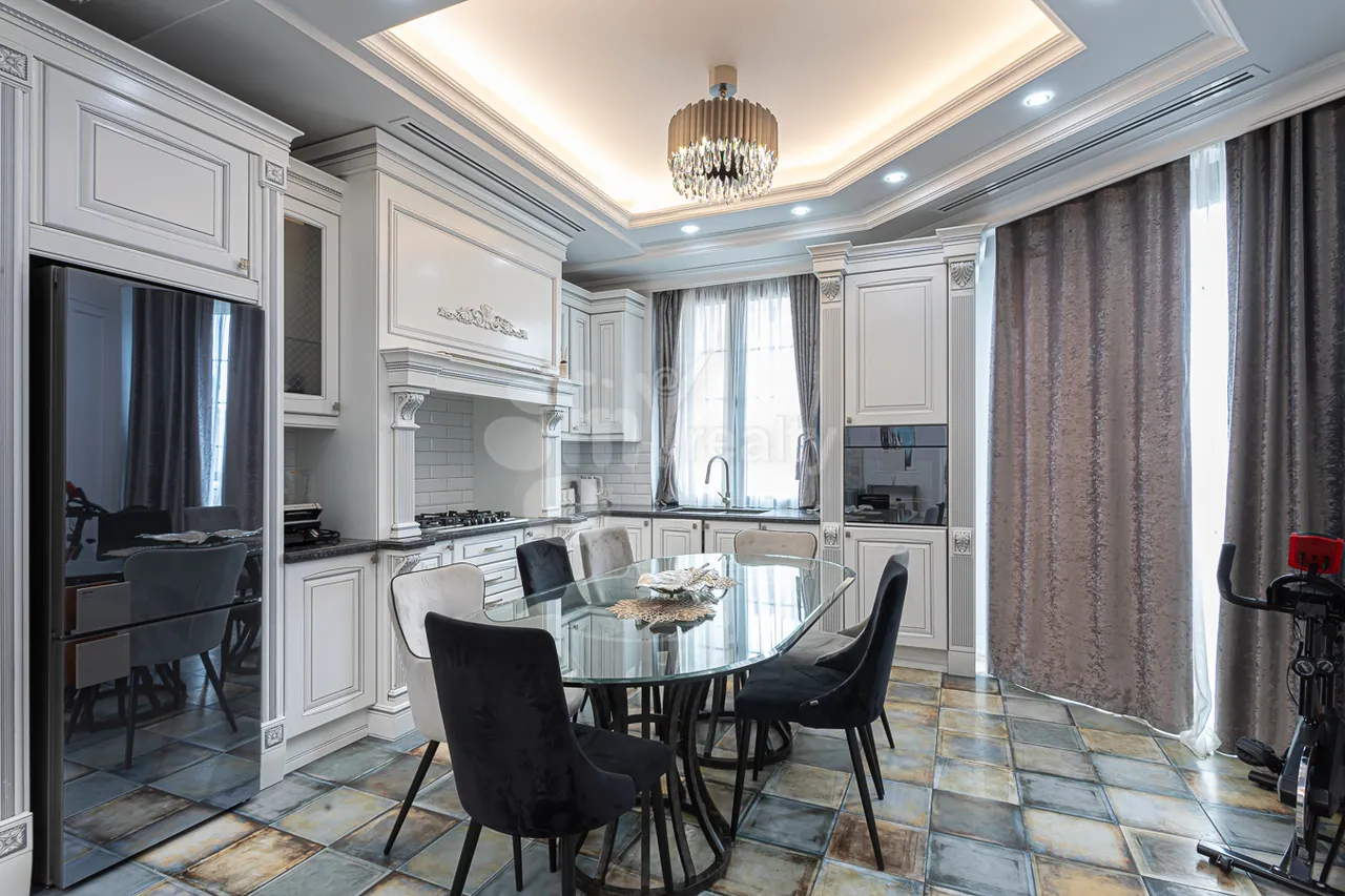 Снять 4 комнатную квартиру Арам ул, Центр Ереван, 159397