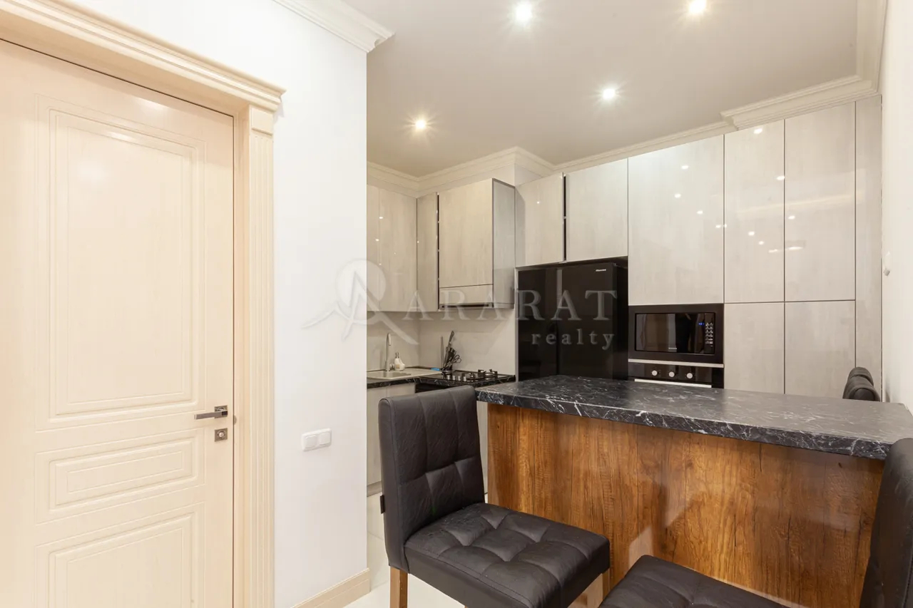 3 սենյականոց բնակարան  Ամիրյան փող, Կենտրոն Երևան, 159135