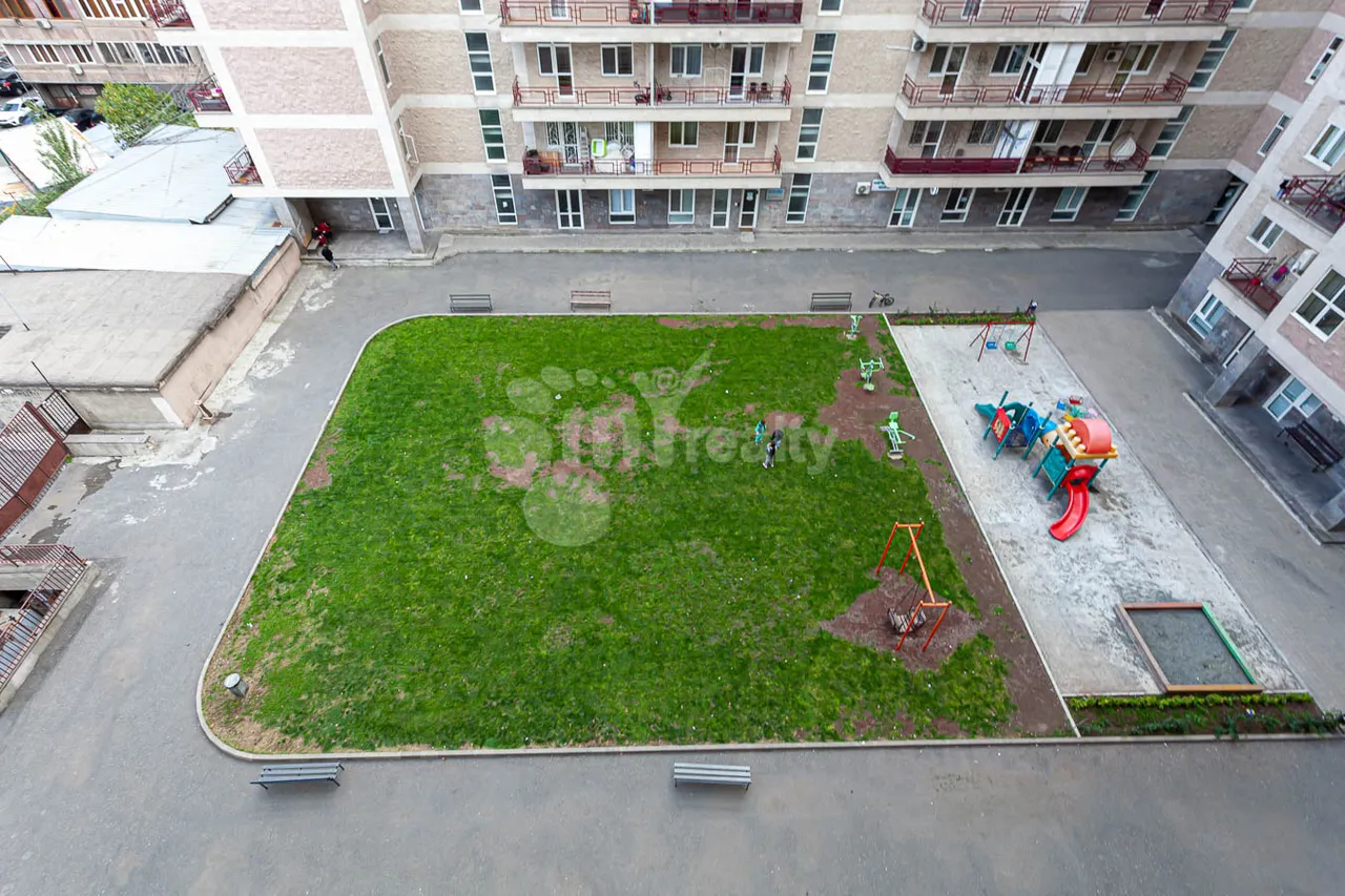 3 սենյականոց բնակարան  Ռոստոմի փող, Կենտրոն Երևան, 157236