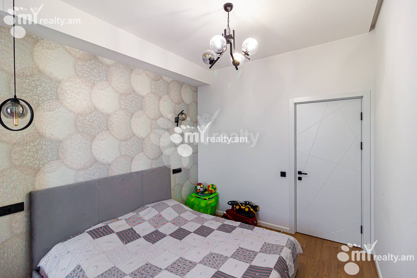 3 bedroom apartment for sale Arghutyan St, Arabkir Yerevan, 152257