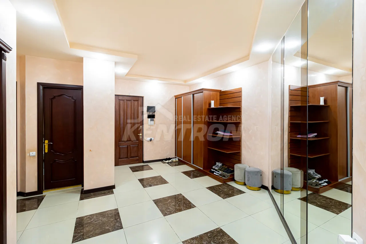 3 սենյականոց բնակարան  Պուշկինի փող, Կենտրոն Երևան, 161908