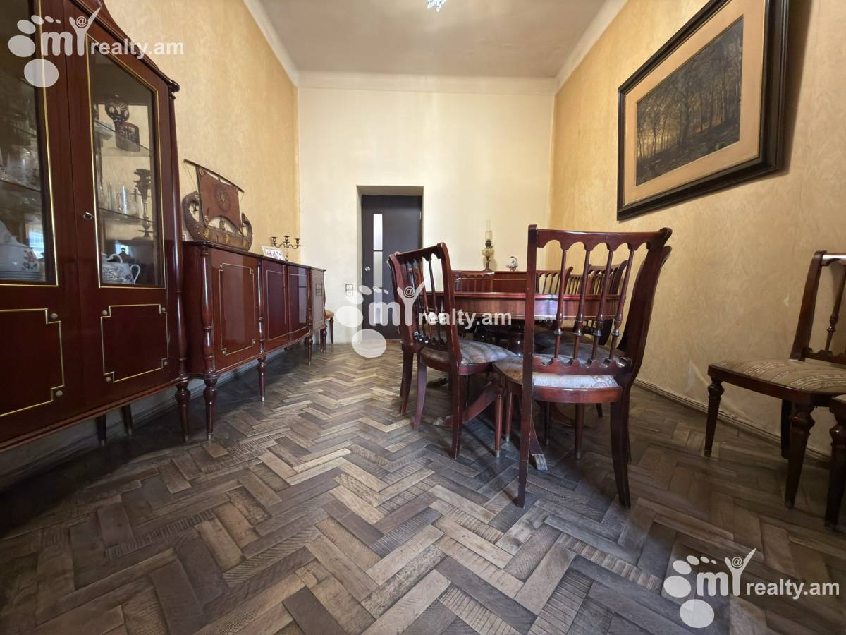 3 սենյականոց բնակարան  Պարոնյան փող, Կենտրոն Երևան, 159680