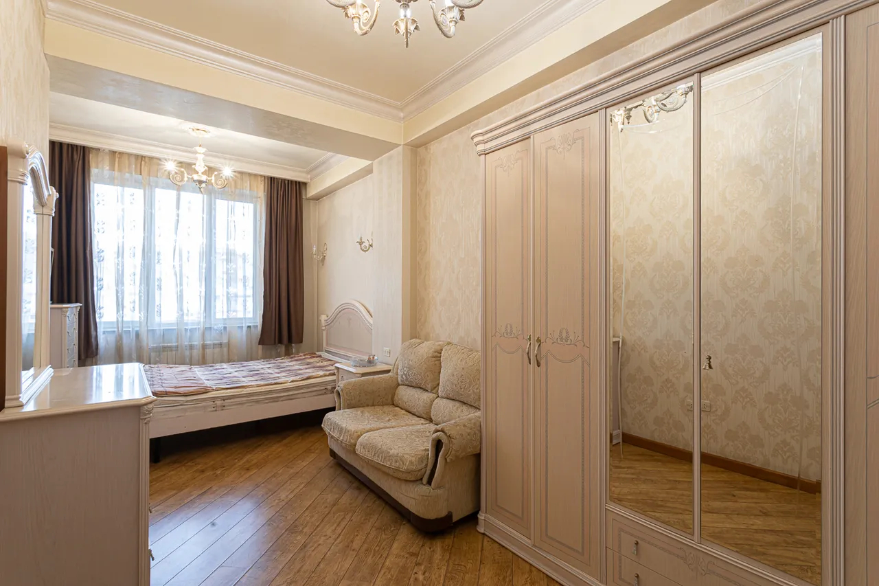 3 սենյականոց բնակարան վարձով Հին երևանցու փող, Կենտրոն Երևան, 159734