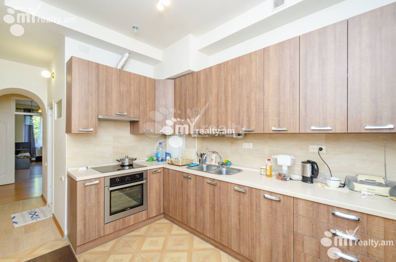 3 սենյականոց բնակարան  Մաշտոցի պող, Կենտրոն Երևան, 152176