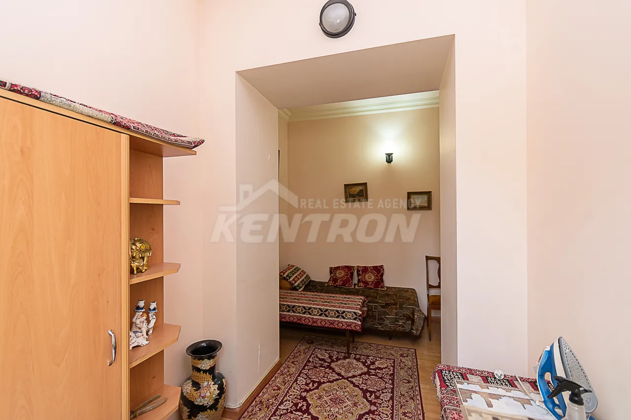 4 bedroom apartment for sale Mashtots Ave, Center Yerevan, 161677