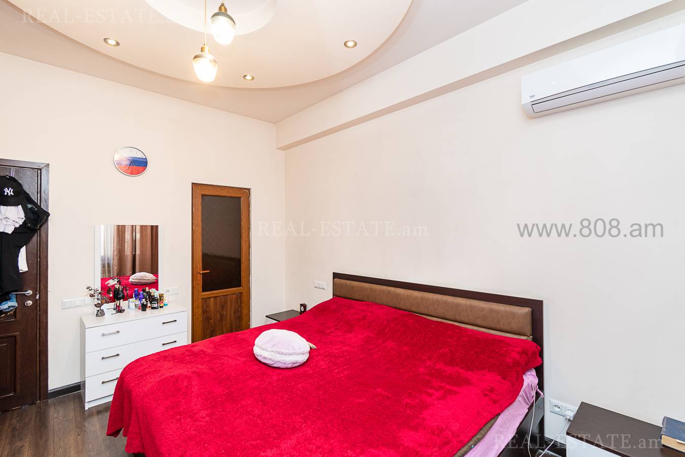 Купить 3 комнатную квартиру Орбели Ехбайрнери ул, Арабкир Ереван, 126203