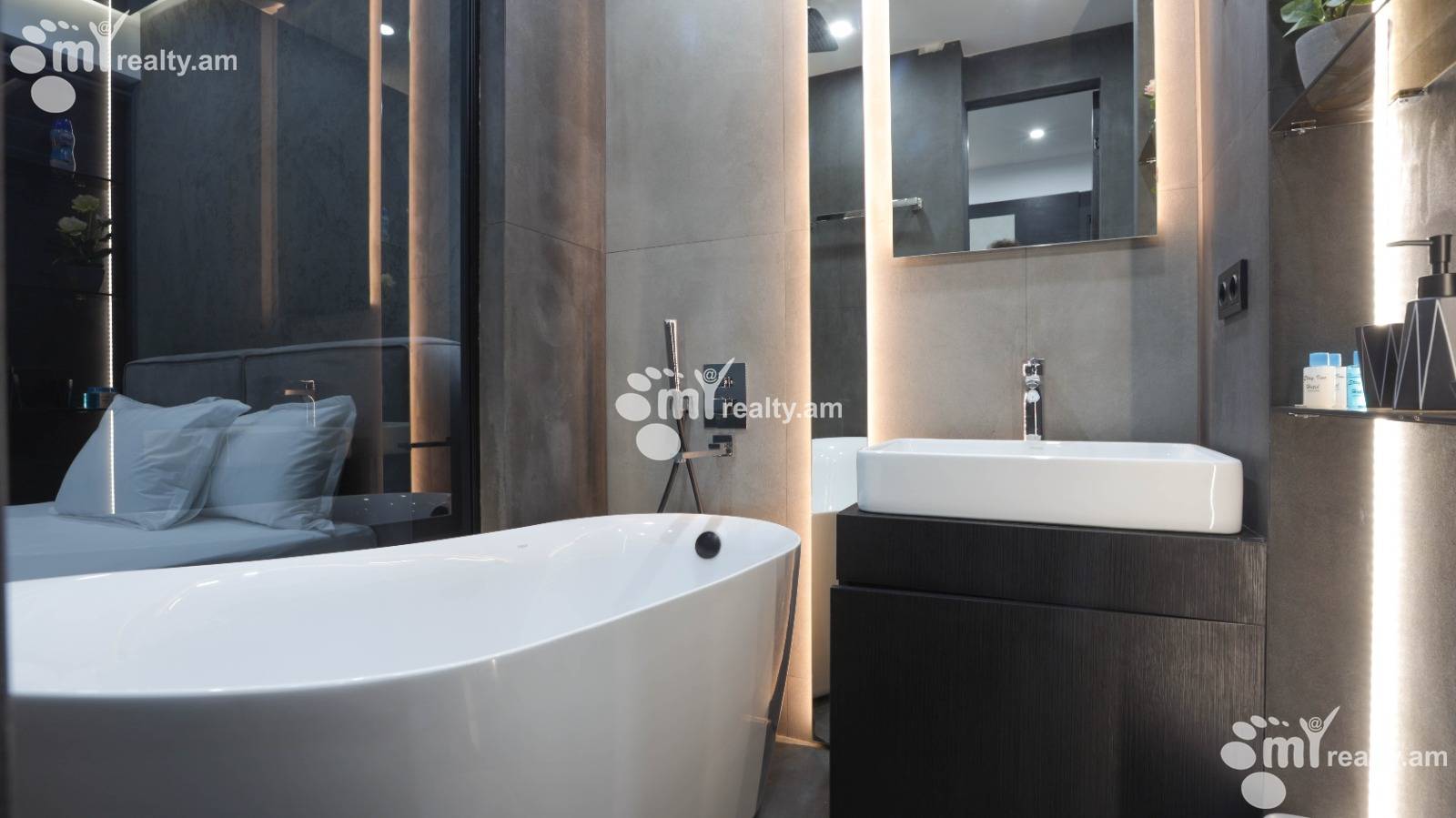 Купить 3 комнатную квартиру Бузанд ул, Центр Ереван, 145206