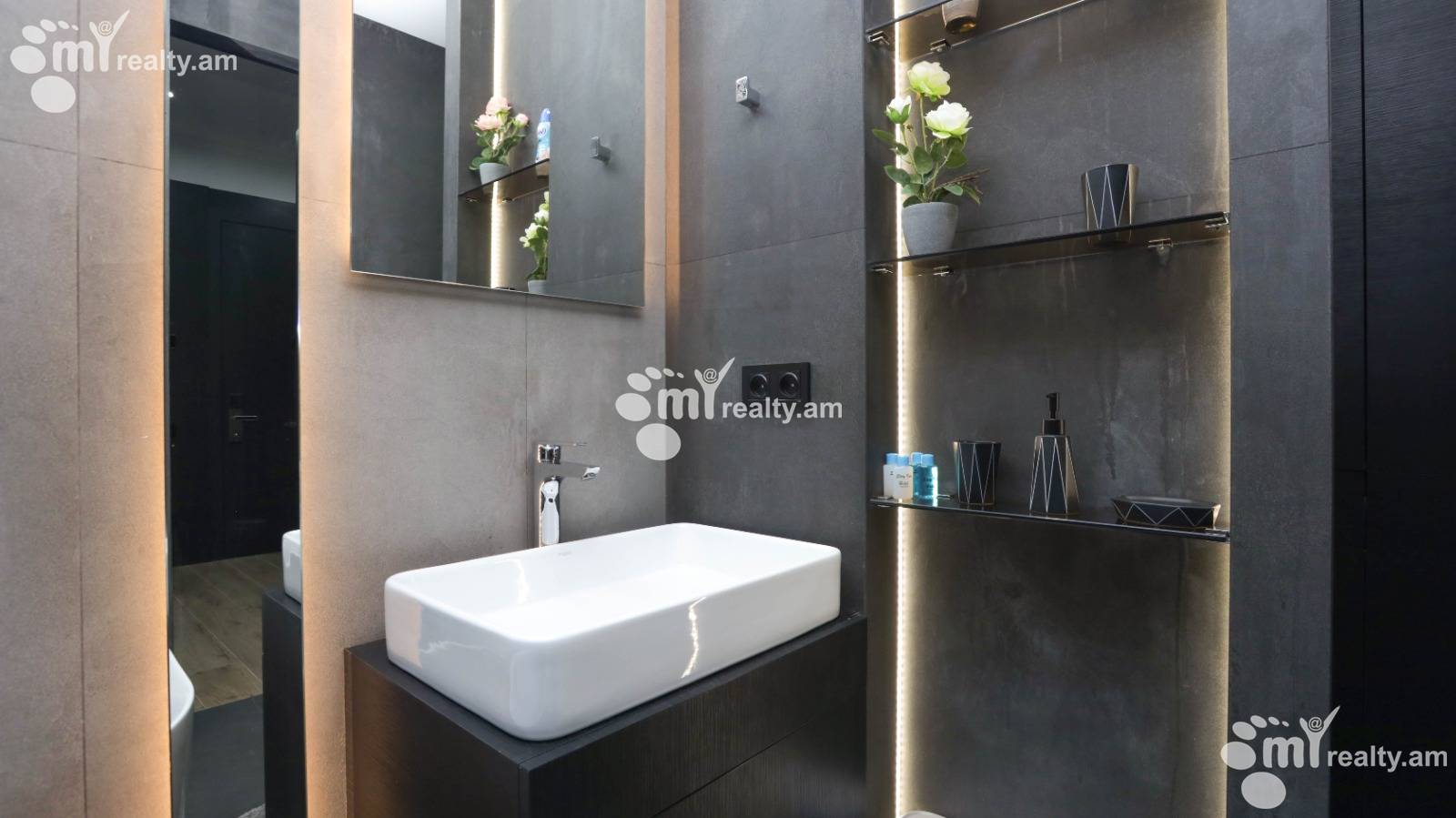 Купить 3 комнатную квартиру Бузанд ул, Центр Ереван, 145206