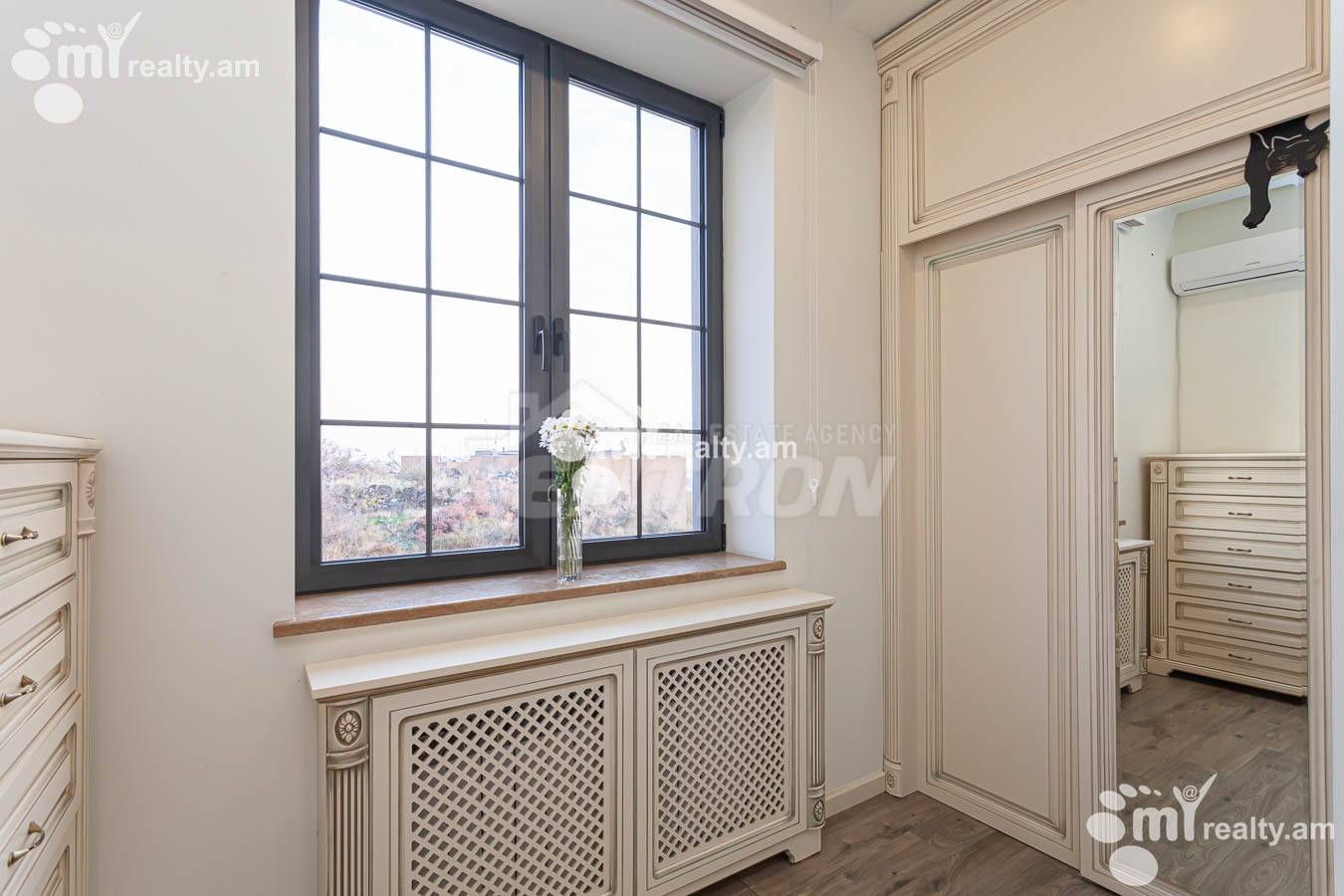 4 սենյականոց բնակարան  Լեռ. Կամսարի փող, Կենտրոն Երևան, 153801