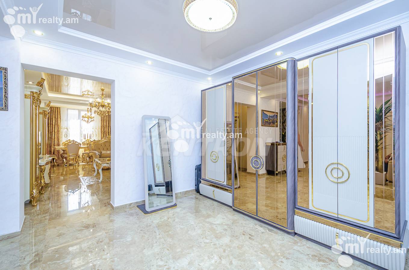 Купить 3 комнатную квартиру Антараин ул, Центр Ереван, 157086