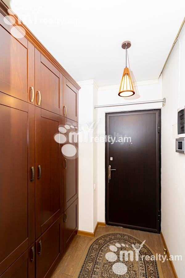 Купить 4 комнатную квартиру Арам ул, Центр Ереван, 154644