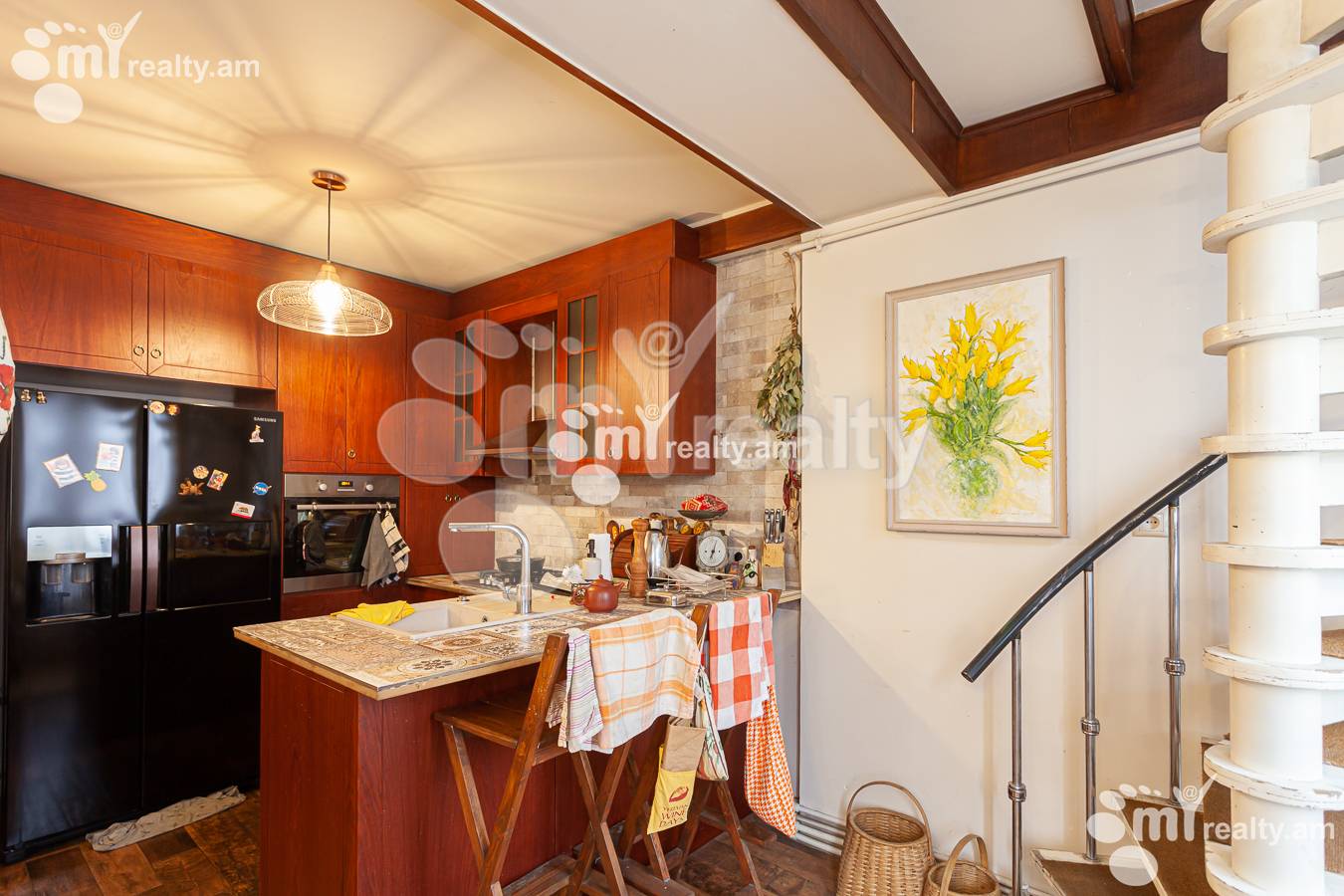 Купить 5 комнатную квартиру Московян ул, Центр Ереван, 136091