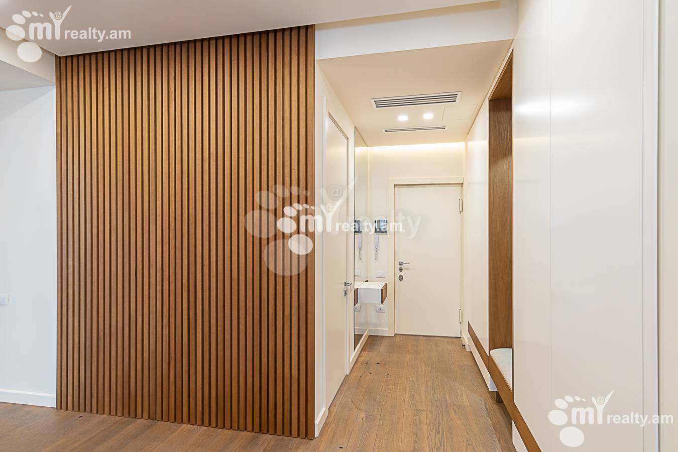 Купить 3 комнатную квартиру Бузанд ул, Центр Ереван, 139985