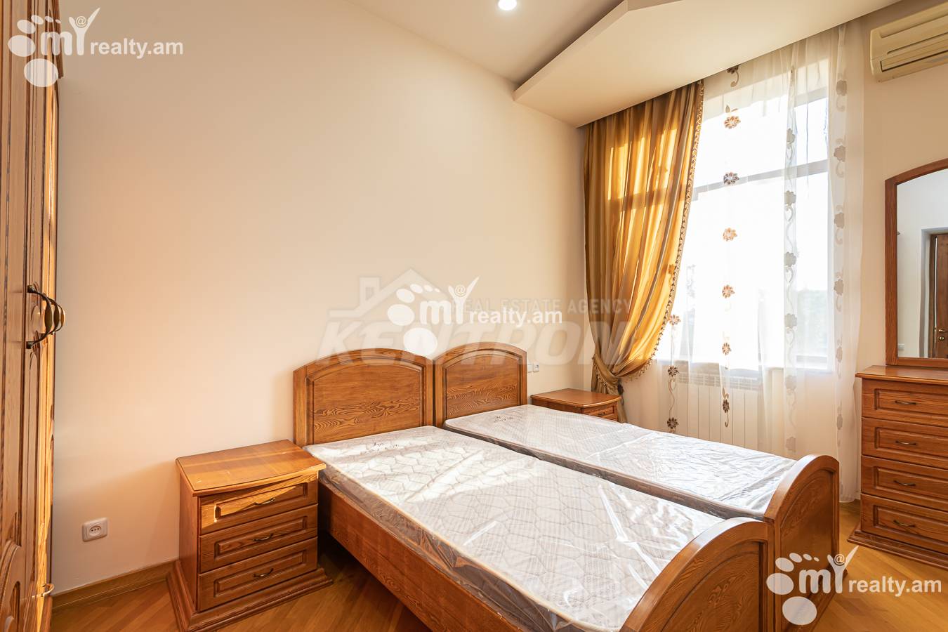 3 սենյականոց բնակարան  Աբովյան փող, Կենտրոն Երևան, 157095