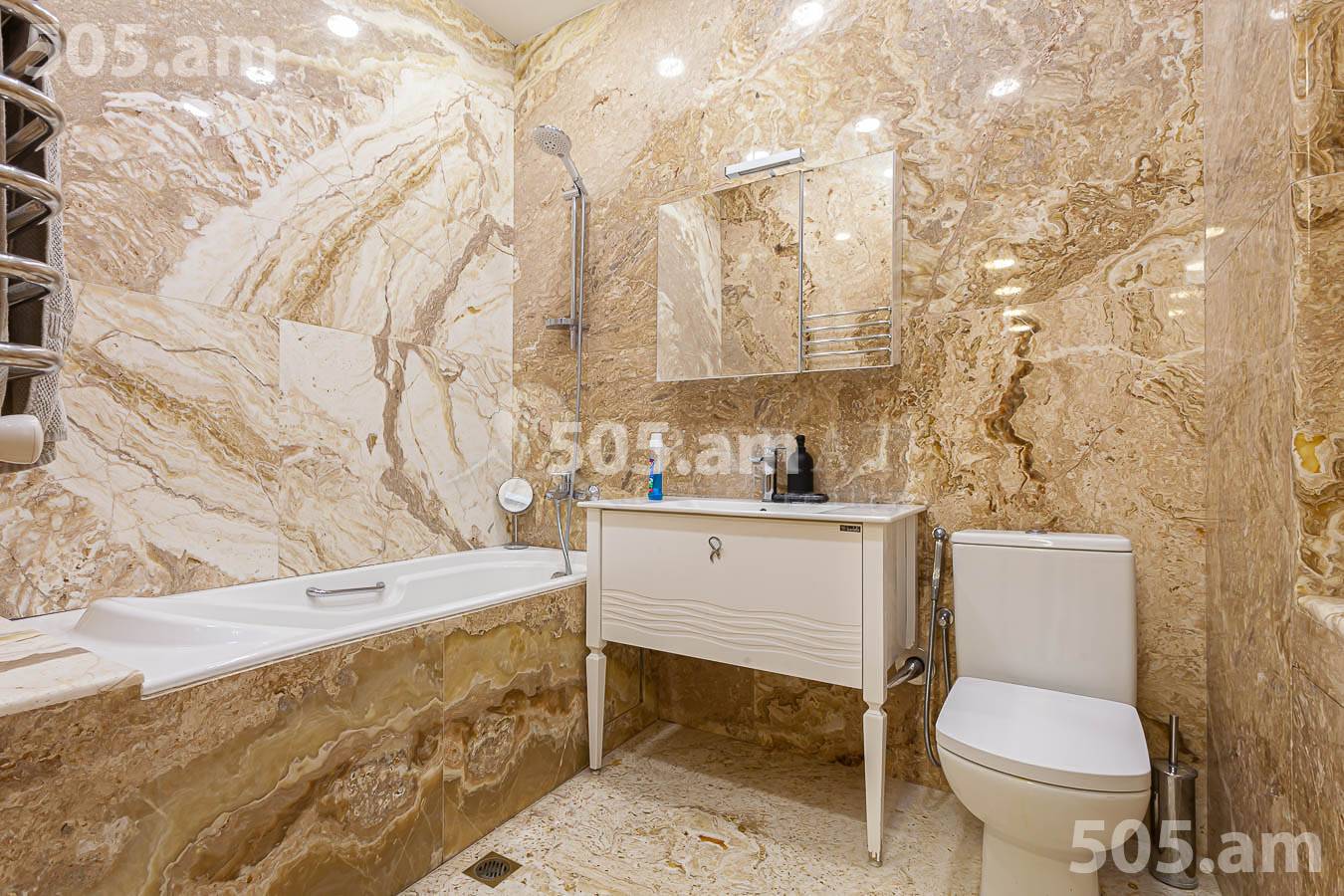 Купить 3 комнатную квартиру Антараин ул, Центр Ереван, 155933