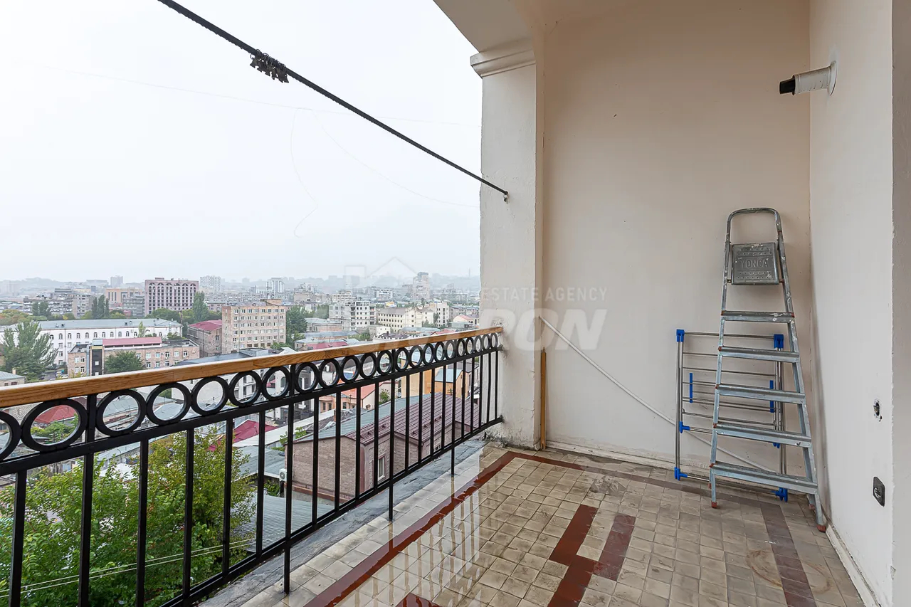 3 bedroom apartment for sale Charents St, Center Yerevan, 157410