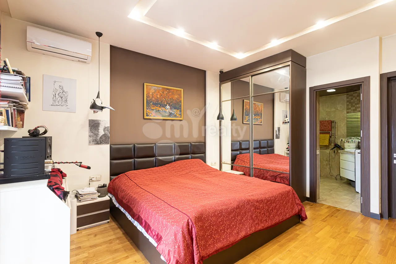 Купить 4 комнатную квартиру Маштоца пр, Центр Ереван, 159618