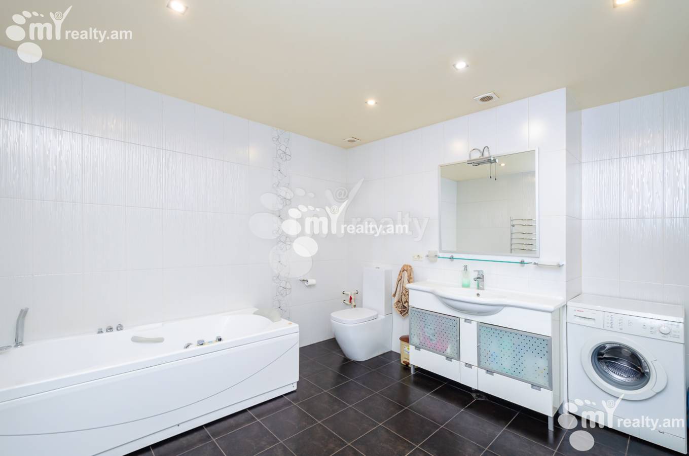 4 bedroom apartment for sale Mashtots Ave, Center Yerevan, 151756