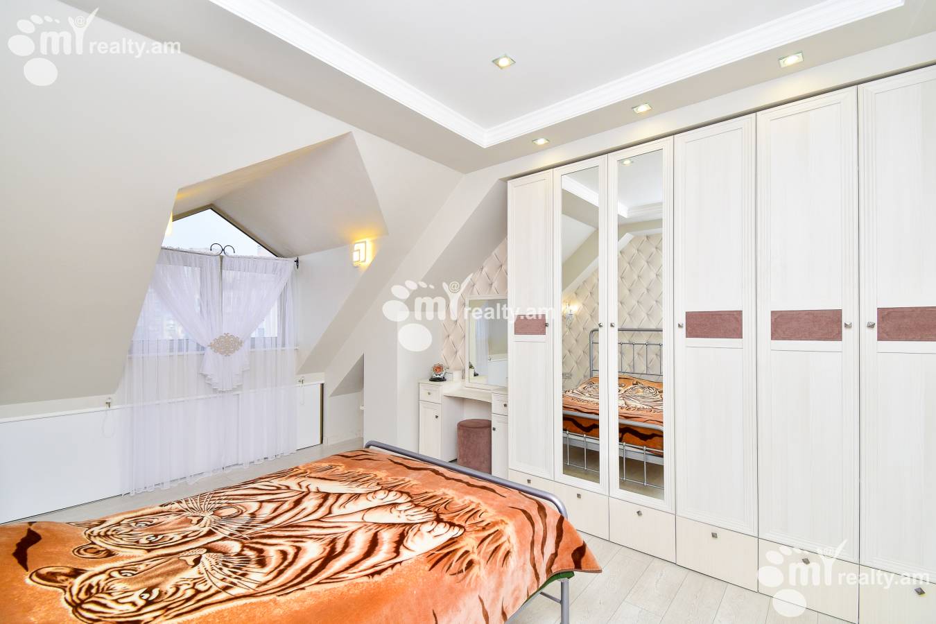 3 bedroom apartment for sale خیابان آنتارایین, مرکز شهر ایروان, 143197