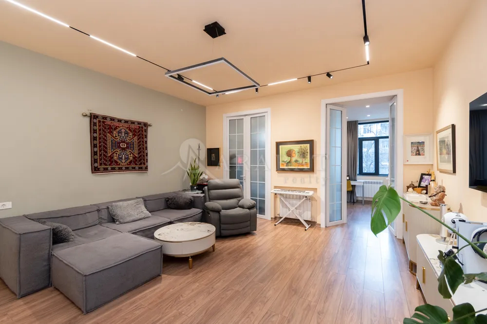 bnakaran/4-senyakanoc/Baghramyan+Ave+%28Kentron%29/Center/Yerevan