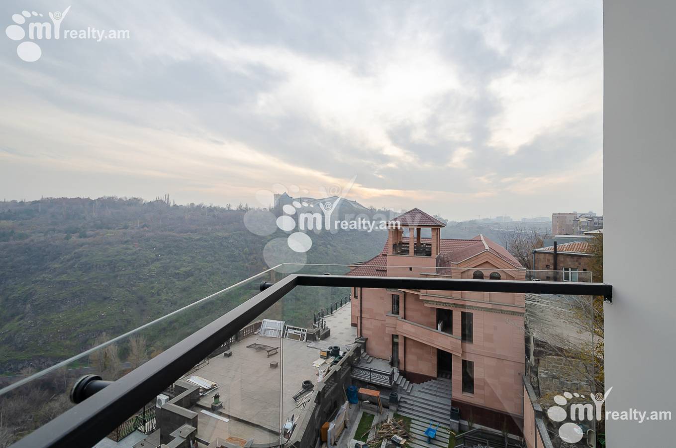 3 սենյականոց բնակարան  Օրբելի Եղբայրների փող, Արաբկիր Երևան, 142936