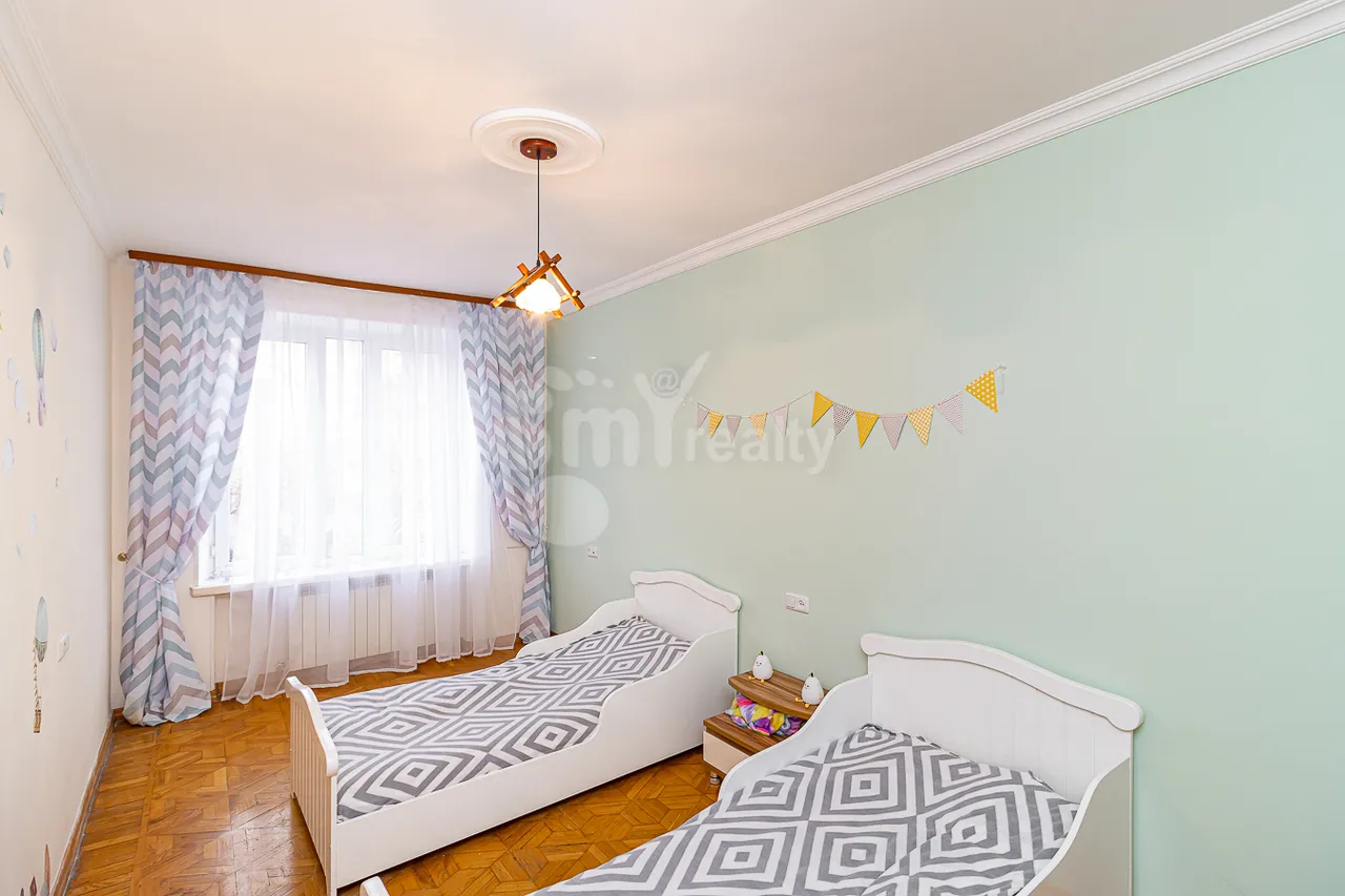 4 bedroom apartment for sale Abovyan St, Center Yerevan, 159935