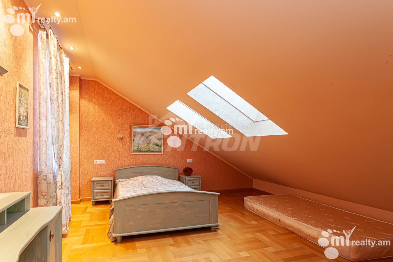 4 սենյականոց բնակարան  Ամիրյան փող, Կենտրոն Երևան, 147829