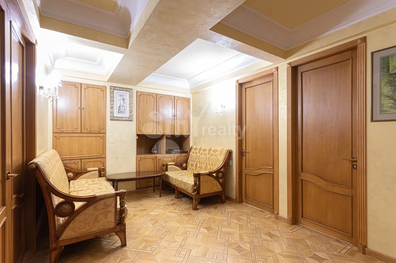3 bedroom apartment for sale Hanrapetutyan St, Center Yerevan, 159749