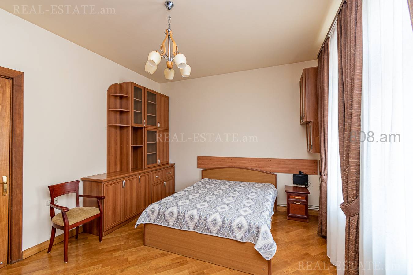 5 սենյականոց բնակարան  Ղազար Փարպեցու փող, Կենտրոն Երևան, 133741