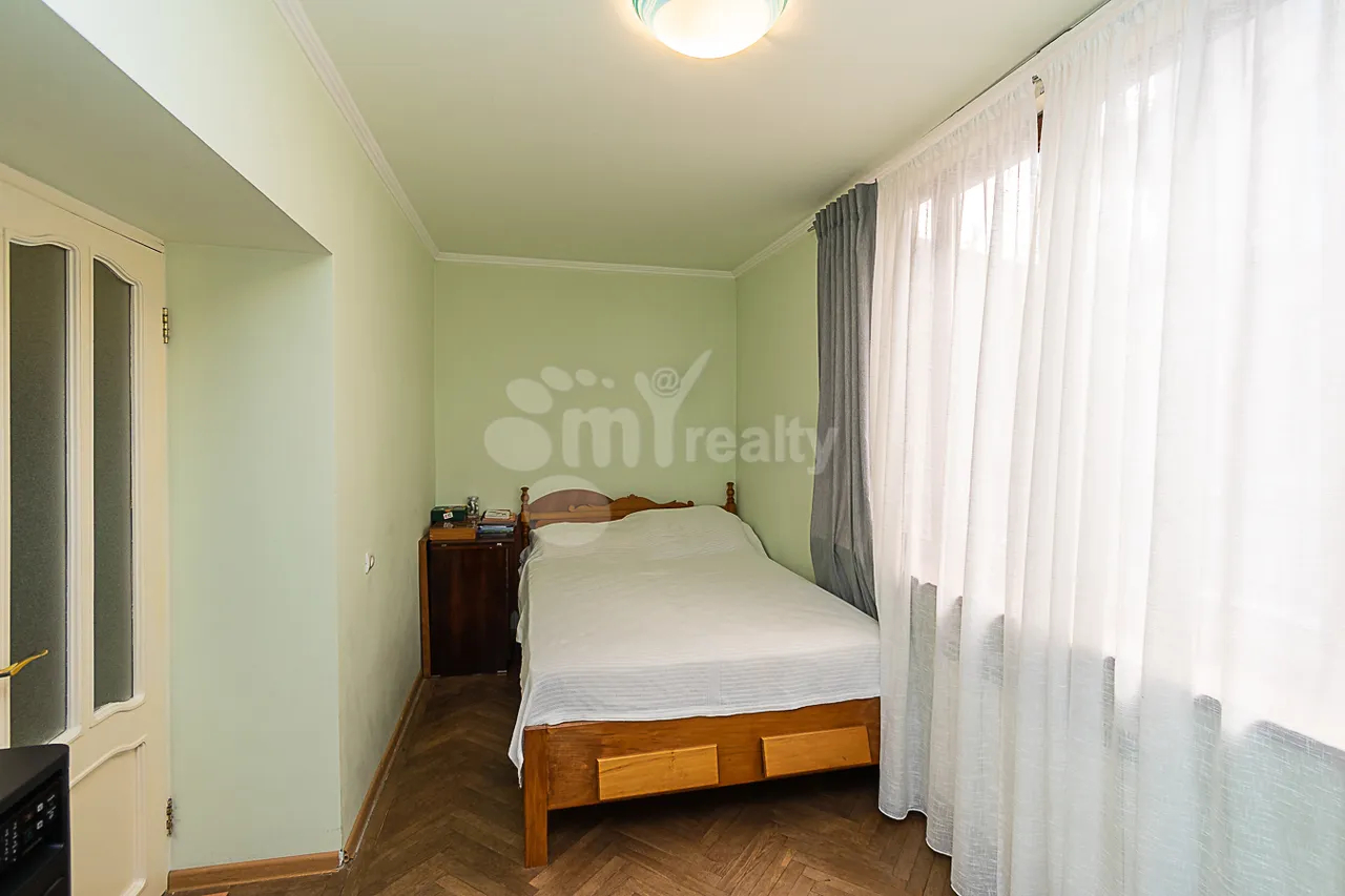 4 bedroom apartment for sale K. Ulnetsi St, Kanaqer-Zeytun Yerevan, 161750