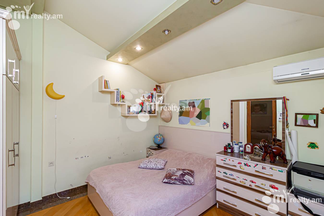 5 սենյականոց բնակարան  Պուշկինի փող, Կենտրոն Երևան, 152545